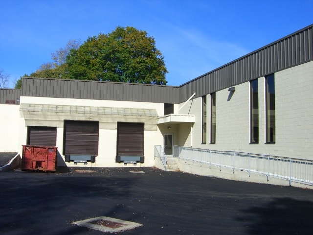 More Photos Of 60 Shelter Rock Rd, Danbury Warehouse For Lease