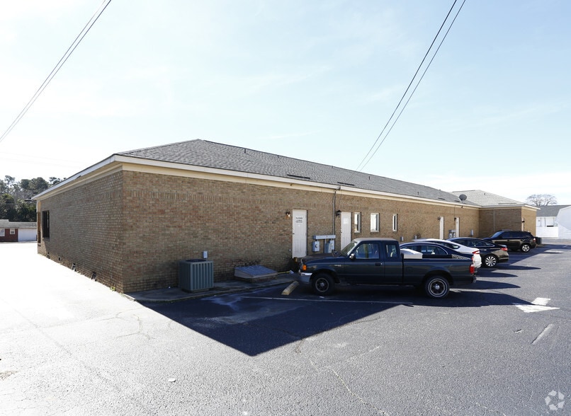 More Photos Of 512-520 Erwin Rd, Dunn General Retail For Lease