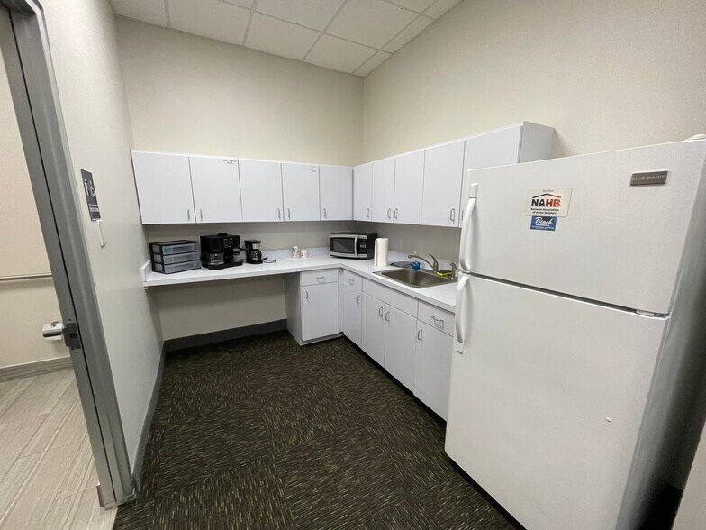 More Photos Of 2860 W State Road 84, Fort Lauderdale Office For Sale