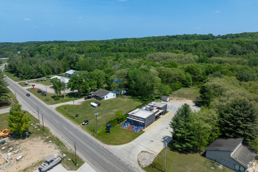 More Photos Of 11921 SE Torch Lake Dr, Alden Restaurant For Sale