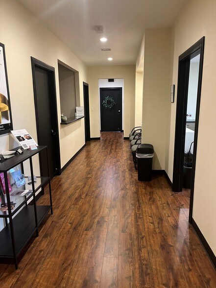 More Photos Of 1302 N Shepherd Dr, Houston Medical For Lease