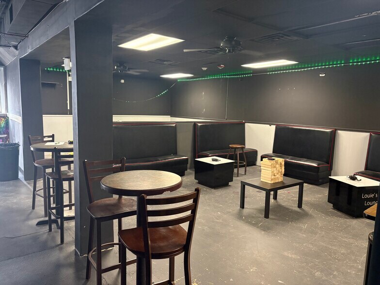 More Photos Of 4601-4607 W Lake St, Melrose Park Freestanding For Lease
