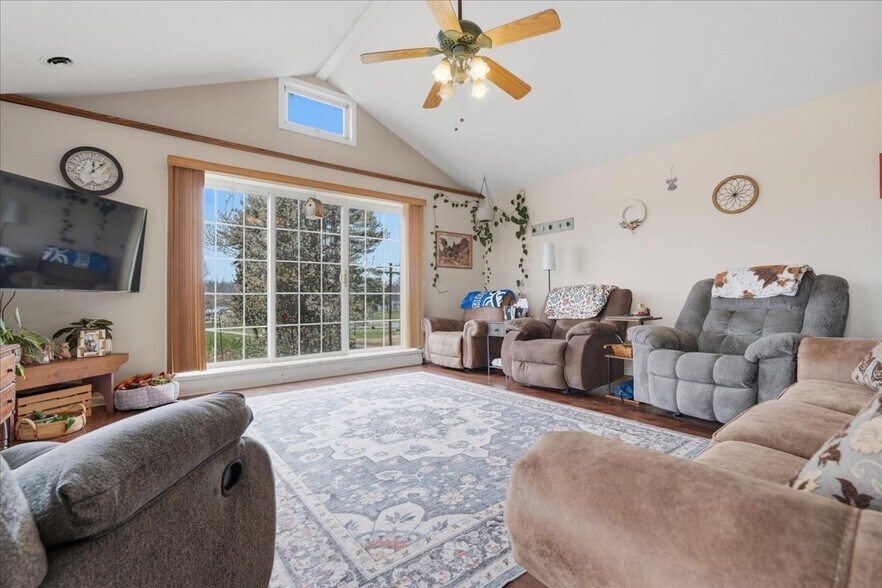 More Photos Of 1515 Washington Blvd, Belpre Manufacturing For Sale