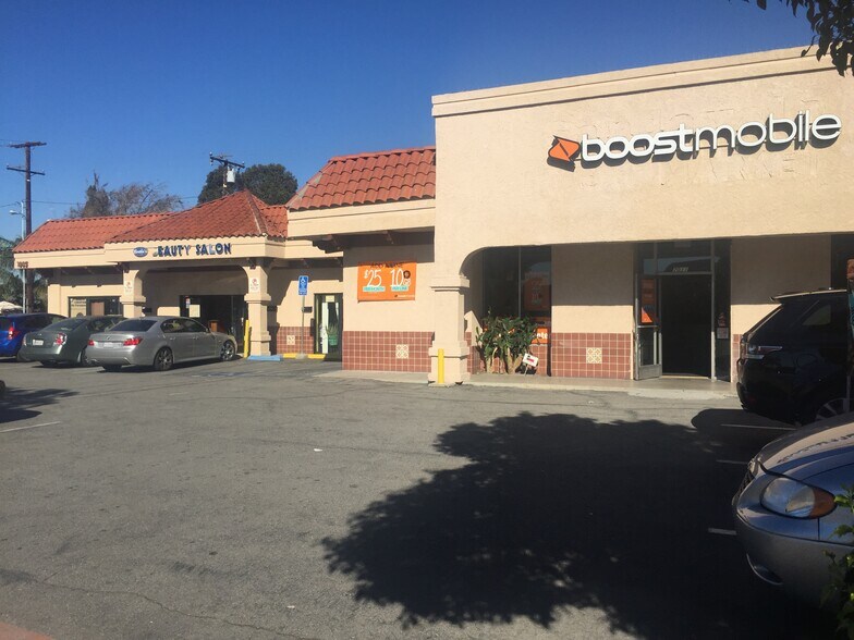 Primary Photo Of 7005-7011 Somerset Blvd, Paramount Storefront Retail Office For Lease