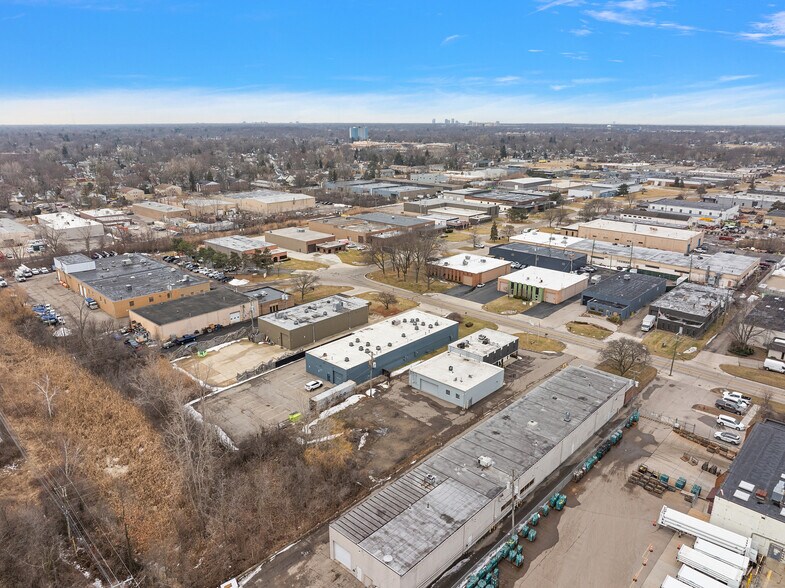 More Photos Of 1216-1218 Combermere Dr, Troy Warehouse For Lease