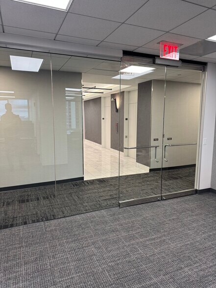More Photos Of 100 Peachtree St NW, Atlanta Office For Lease