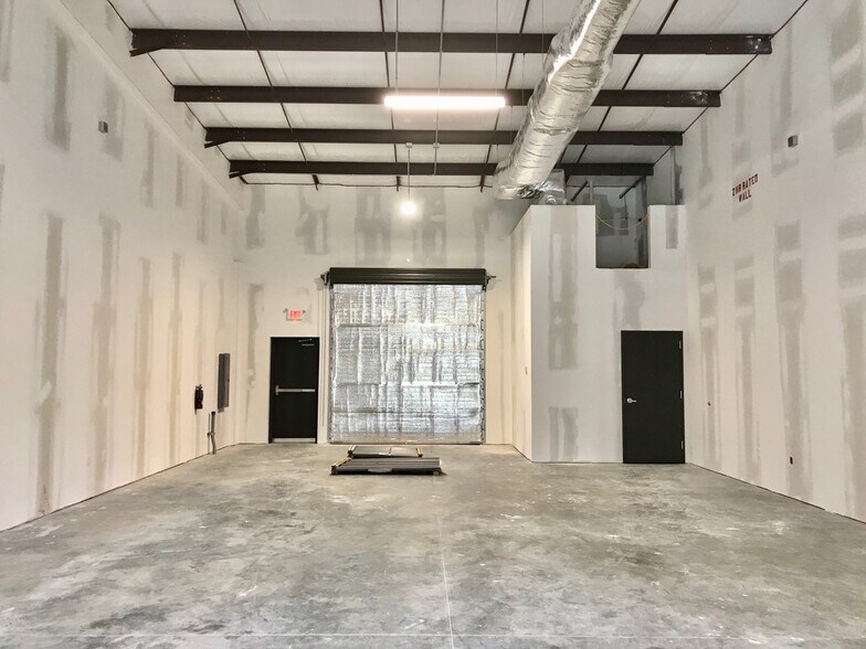 More Photos Of 239 Griffin Blvd, Panama City Beach Flex For Lease