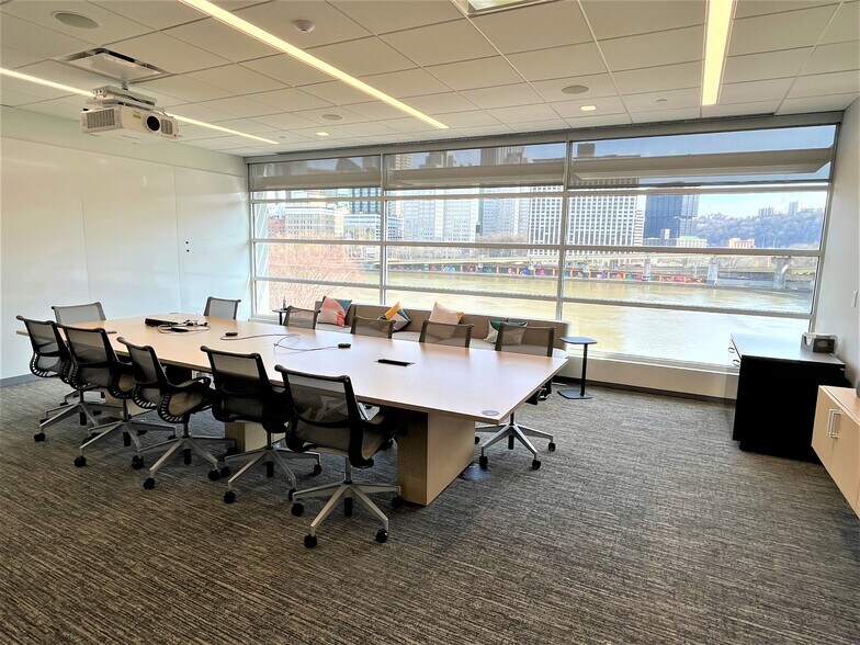 More Photos Of 271 N Shore Dr, Pittsburgh Office For Lease