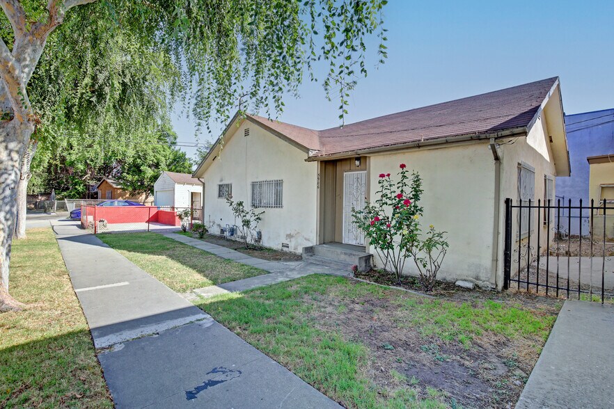 More Photos Of 8306 Garfield Ave, Bell Gardens Storefront Retail Residential For Sale