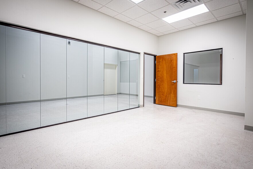 More Photos Of 1901-1923 Windsor Pl, Fort Worth Warehouse For Lease