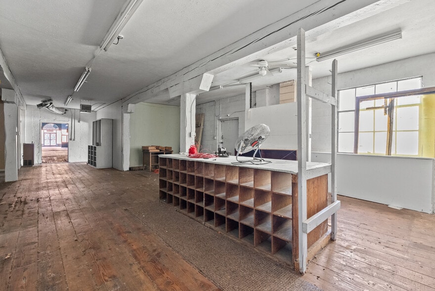 More Photos Of 1850 Church St, Appomattox Bar For Sale