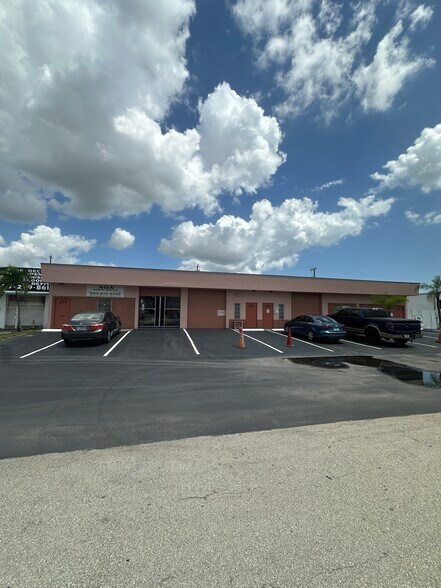 Primary Photo Of 271-277 SW 33rd St, Fort Lauderdale Warehouse For Lease