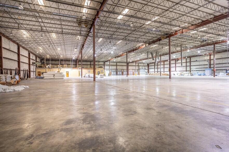More Photos Of 601 McDuffie Ave, Selma Warehouse For Lease