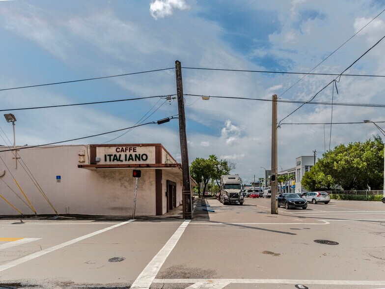 More Photos Of 16385 W Dixie Hwy, North Miami Beach Supermarket For Sale