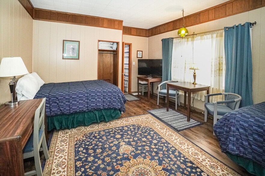 More Photos Of 314 Chippewa St, Ontonagon Hotel For Sale
