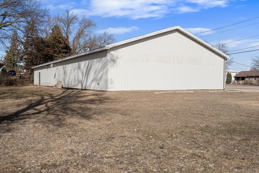 More Photos Of 438 Highway Ave S, Blooming Prairie Office For Sale