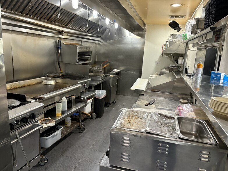 More Photos Of 915 S Neosho Blvd, Neosho Restaurant For Sale