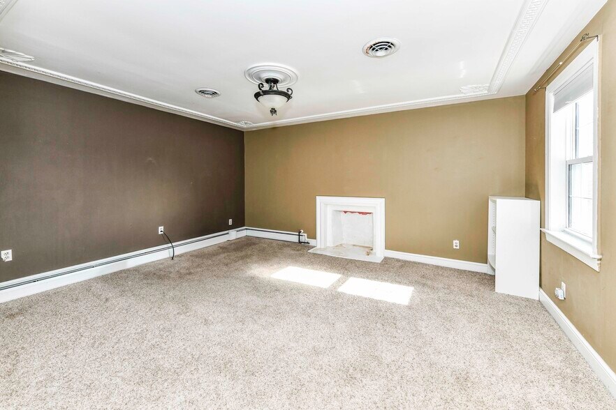 More Photos Of 173 Main St, Stanardsville Flex For Sale