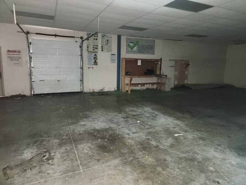 More Photos Of 508 W Main St, Meriden Storefront For Lease