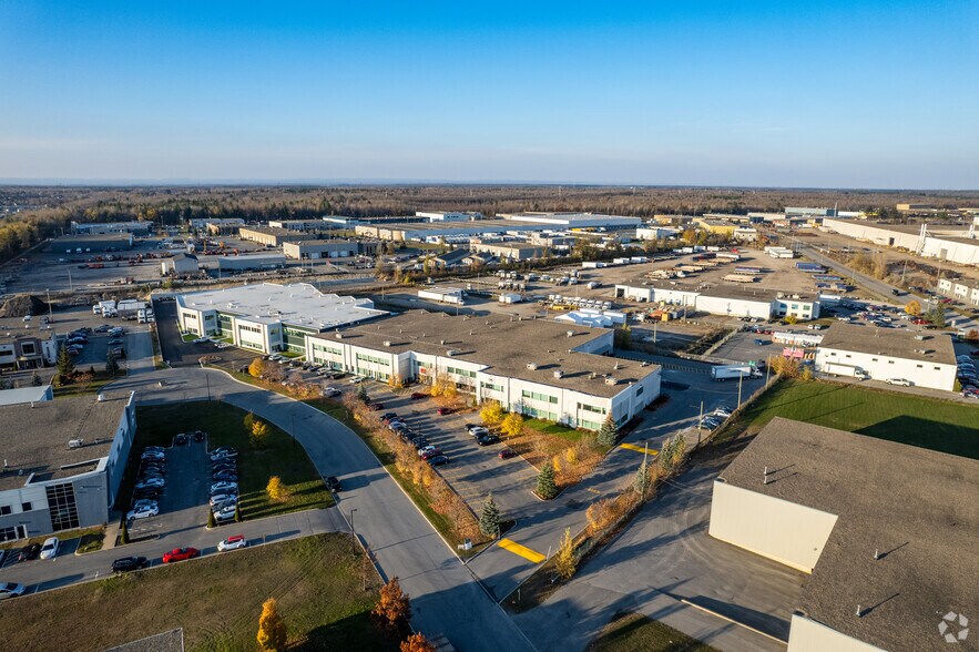 More Photos Of 922-926 St Jacques Paschini, Bois-des-filion Warehouse For Lease