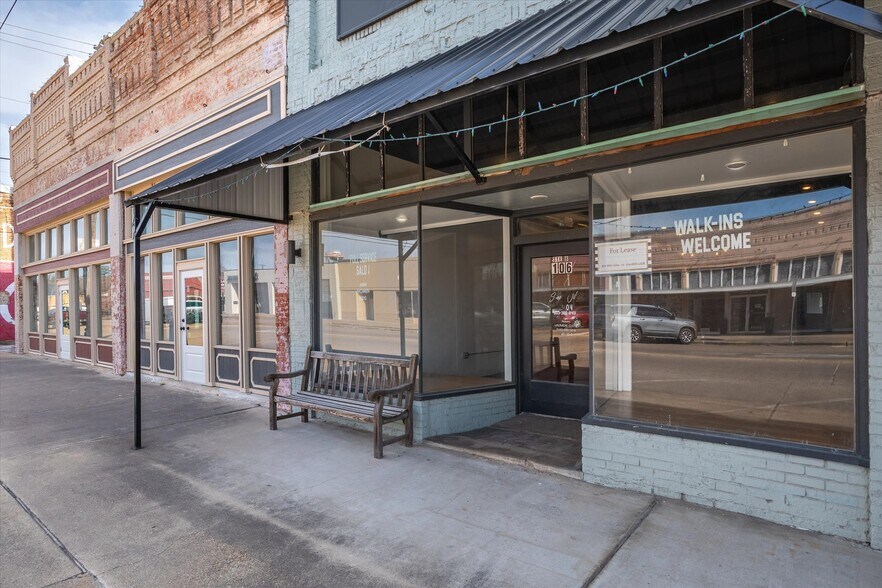 More Photos Of 106 N Main St, Grand Saline Storefront For Sale