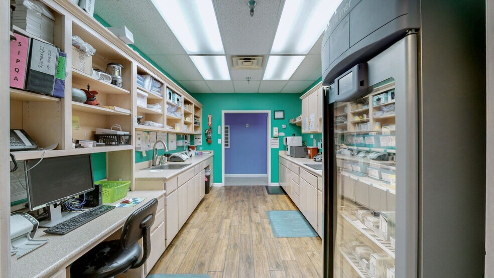 More Photos Of 1701 Spring St, Jeffersonville Medical For Sale