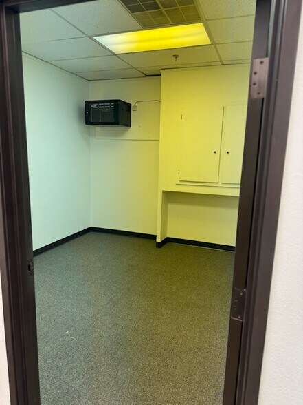 More Photos Of 2400 Lakeview Dr, Amarillo Office For Sale