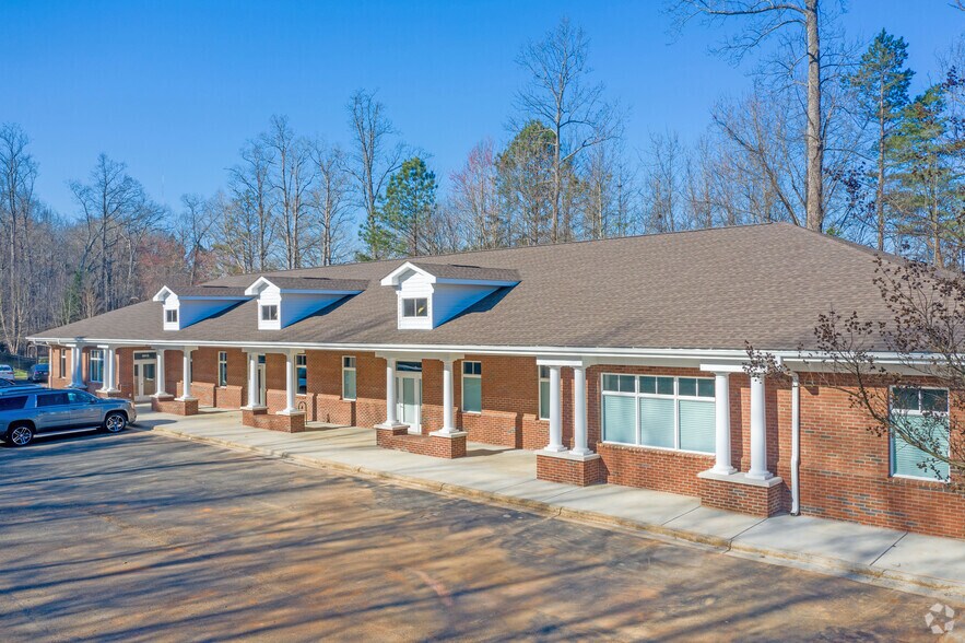 More Photos Of 2315 E WT Harris Blvd, Charlotte Medical For Lease
