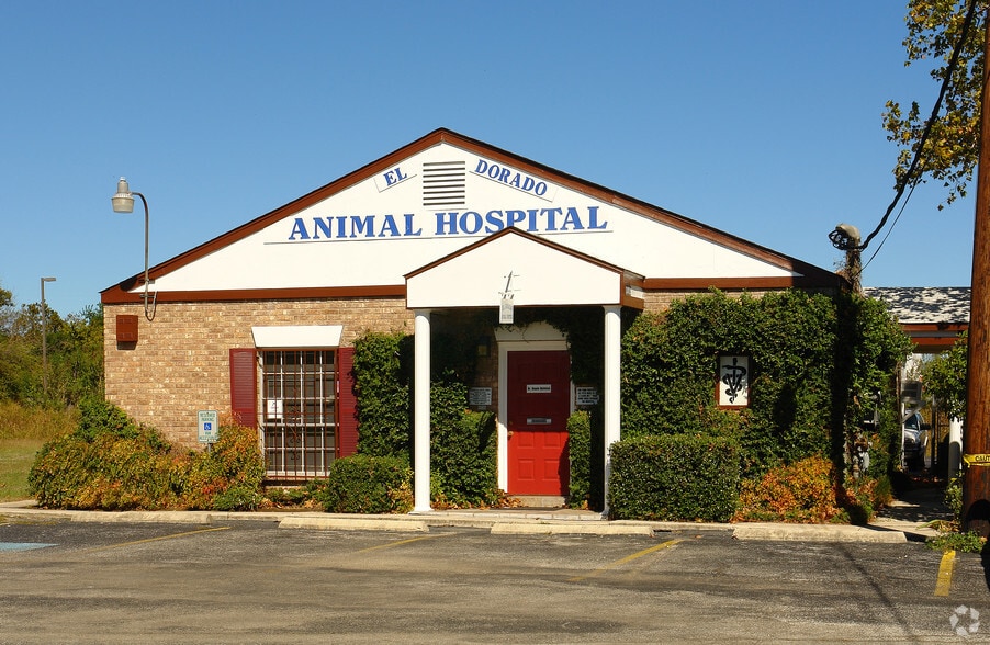 Primary Photo Of 13039 Nacogdoches Rd, San Antonio Veterinarian Kennel For Sale