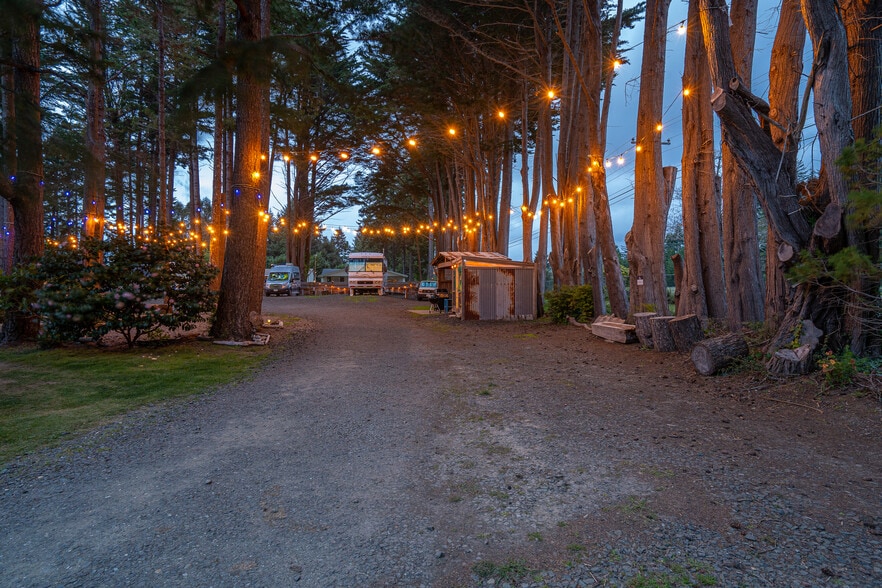 More Photos Of 1175 2nd St SE, Bandon Hotel For Sale