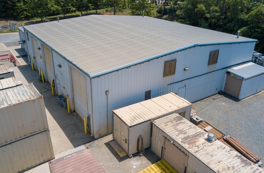 More Photos Of 7121 Statesville Rd, Charlotte Distribution For Lease