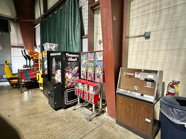 More Photos Of 14914 W 101st Ave, Dyer Freestanding For Sale