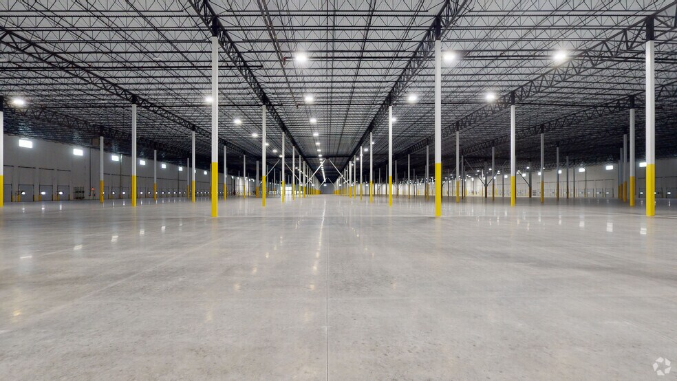 More Photos Of 5625 Enterprise Dr, McCordsville Industrial For Lease