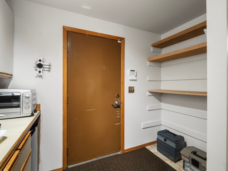 More Photos Of 6314 19th St W, Fircrest Office For Lease