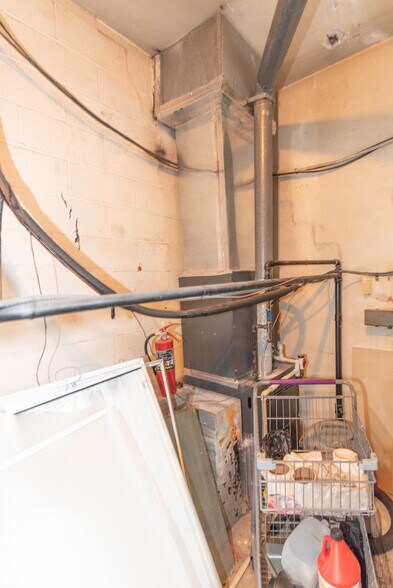 More Photos Of 5900 York Rd, Baltimore Storefront Retail Office For Sale