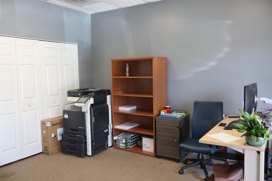 More Photos Of 250 Ram Blvd, Midway Warehouse For Lease