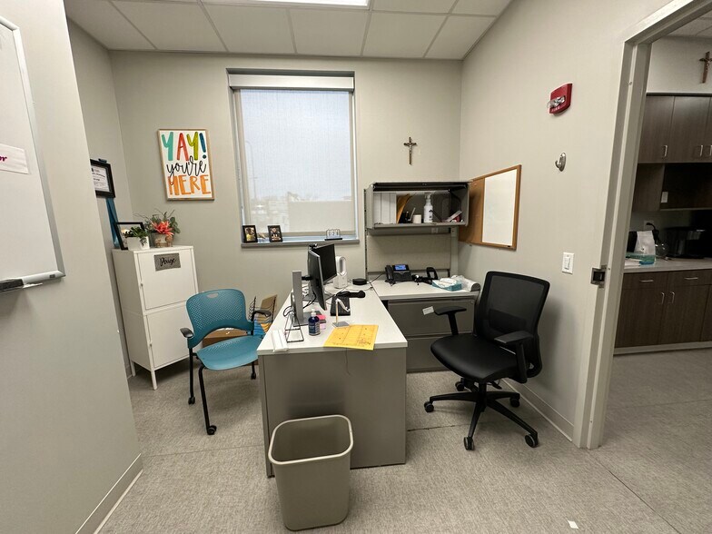 More Photos Of 520 Cunningham, Urbana Medical For Lease