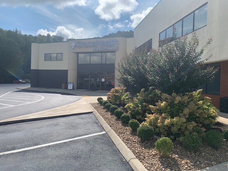 More Photos Of 1001-1029 Cumberland Falls Hwy, Corbin Unknown For Lease