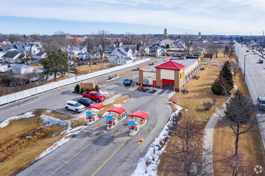 More Photos Of 123 W Johnson St, Fond Du Lac Carwash For Sale