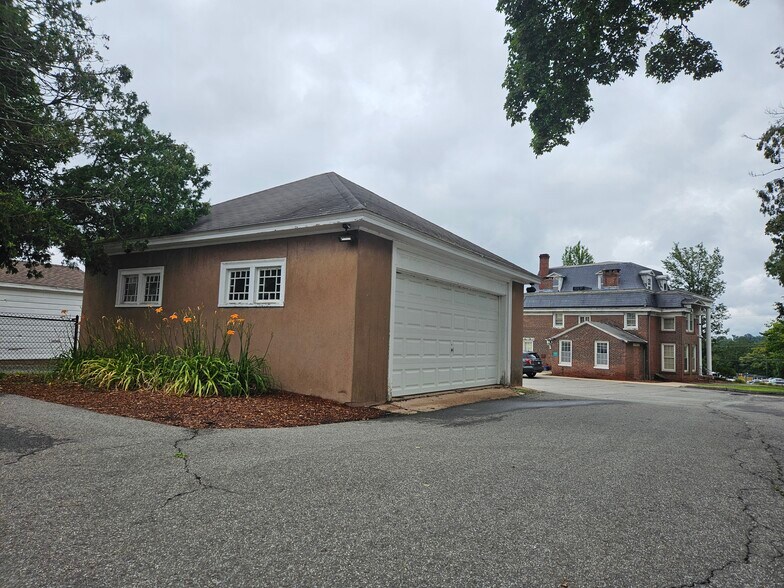 More Photos Of 103 S Main St, Middletown Office For Sale