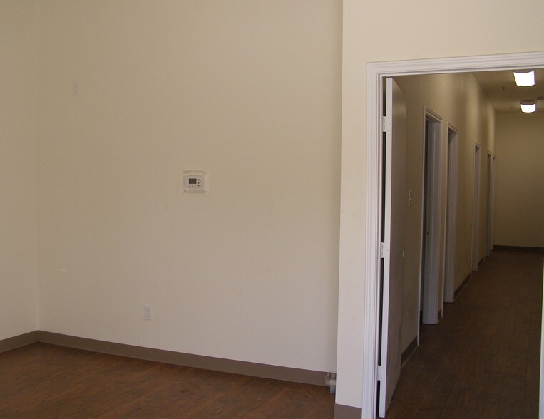 More Photos Of 3313 Naaman School Rd, Garland Office For Sale