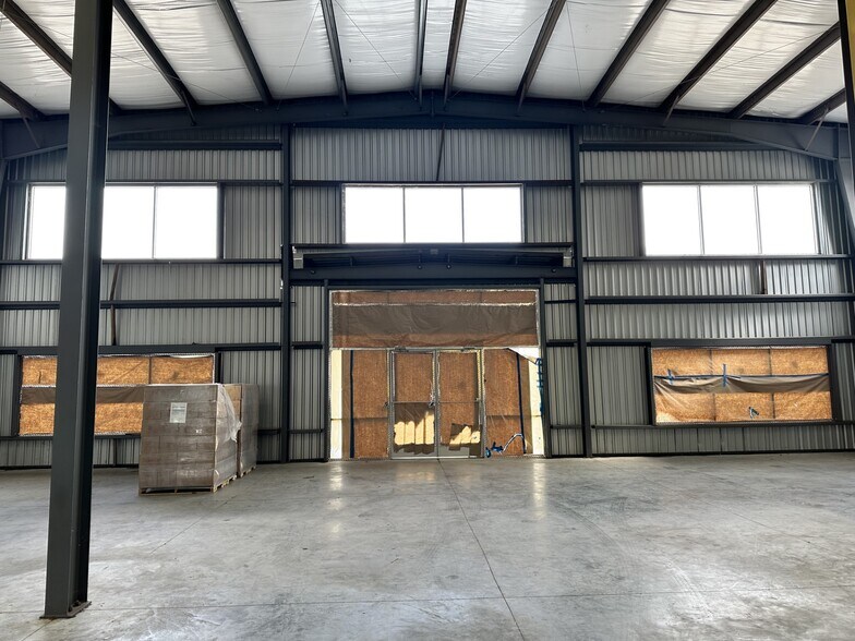 More Photos Of 6631 N Sam Houston Pky W, Houston Warehouse For Lease