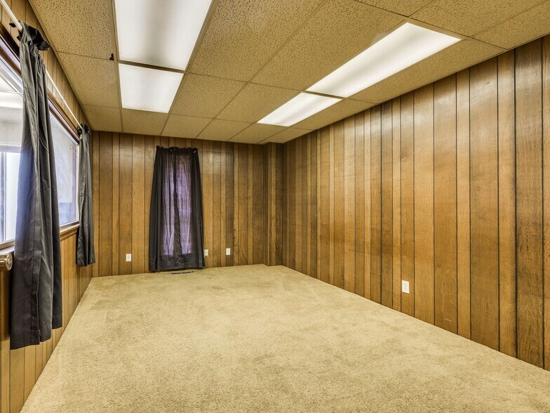 More Photos Of 9906 E 55th Pl, Tulsa Industrial For Lease