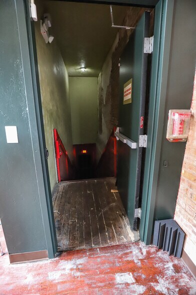 More Photos Of 109 S Main St, Gainesville Restaurant For Sale