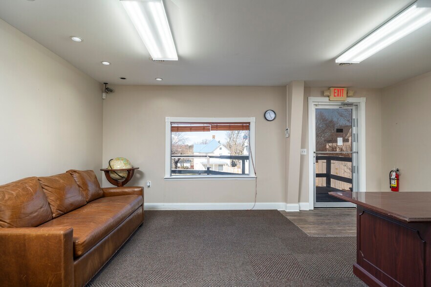 More Photos Of 210 N West St, Hillsboro Office For Sale