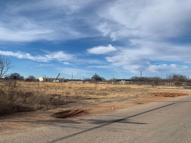 More Photos Of 3535 Pine St, Abilene Warehouse For Sale