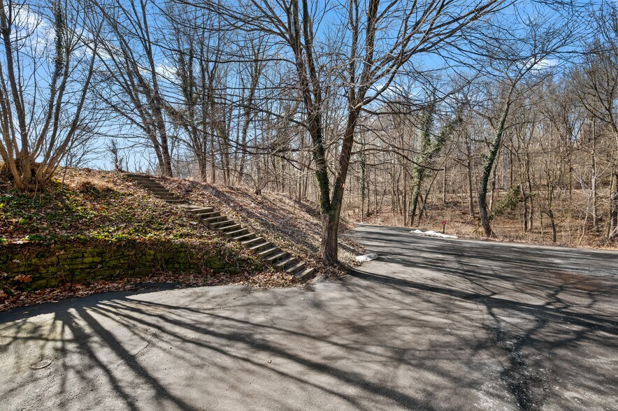 More Photos Of 450 Castle Shannon Blvd, Pittsburgh Storefront For Sale