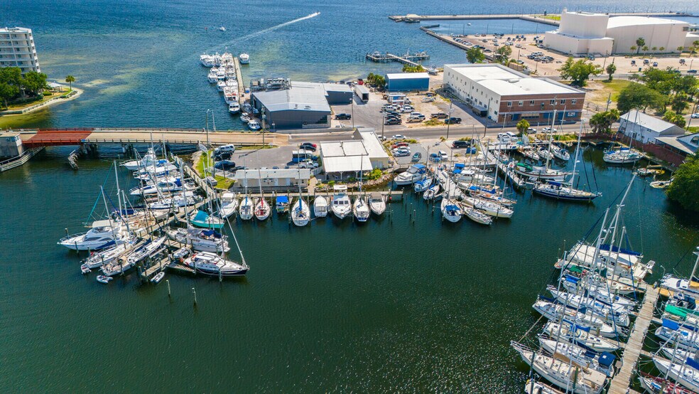 More Photos Of 231-235 Beach Dr, Panama City Office For Lease
