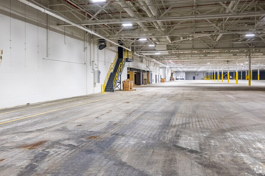 More Photos Of 3300 N 124th St, Milwaukee Manufacturing For Sale