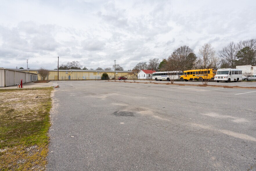 More Photos Of 1725 Davis St, Rocky Mount Warehouse For Lease
